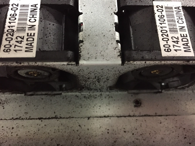 Ruß Sanierung nach Brand. Rußflecken mit Haushaltstipps und Hausmitteln leicht und sauber entfernen.