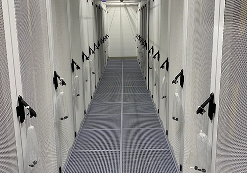Data Center Dust Cleaning, Serverraum Reinigung, Rechenzentrum reinigen. Clean Raised Floor, Server System, Equipment, Computer Room und Environment. Data Center Dust Cleaning, Serverraum Reinigung, Rechenzentrum reinigen. Clean Raised Floor, Server System, Equipment, Computer Room und Environment.