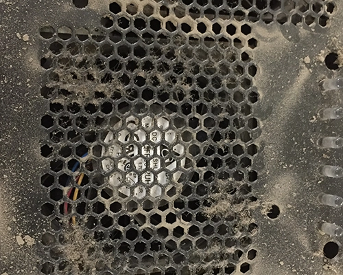 Feinreinigung im Serverraum