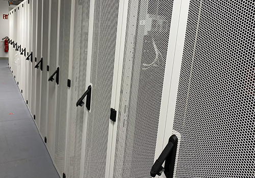 Neue Regel für Rechenzentren und RZ Gebäude möglich, 19 Zoll Serverschränke für Network eines Rechenzentrums im Überblick. Die Bedeutung der Verfügbarkeit im Data Center ist groß.