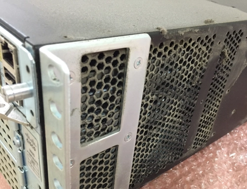 Reinraumklasse: Die Umgebungsbedingungen für elektronische Maschinen müssen die in der ISO-Klasse DIN EN ISO 14644-1 Norm definierten Sauberkeitsanforderungen der Reinraumtechnik erfüllen. (Verdrängungsströmung, Strömungsprinzipien).