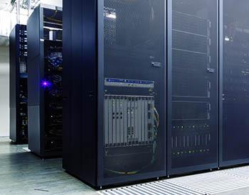 Serverraumreinigung DataCenter reinigen Rechenzentrum RZ Baustaub IT EDV Server.