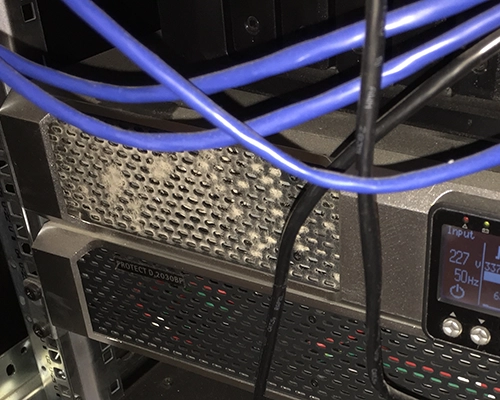 Fachgerechte Reinigung der Stromverorgung